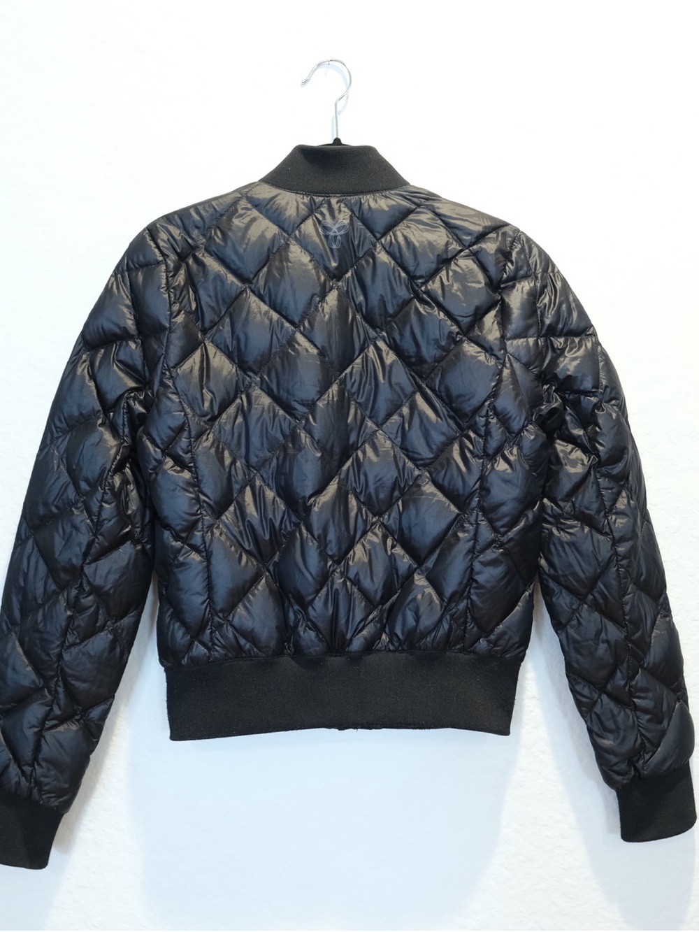 Aritzia TNA League Goose Down Bomber Quilted Jacket Women’s Size XS Black - Picture 3 of 9